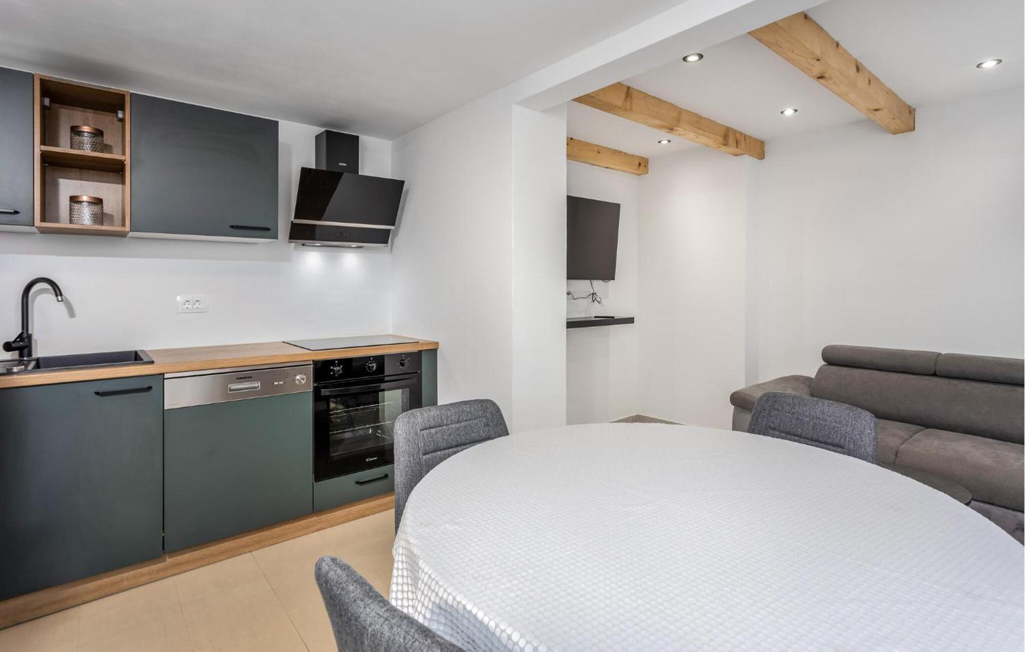 Gorgeous Apartment In Brsec With Kitchen Exteriör bild