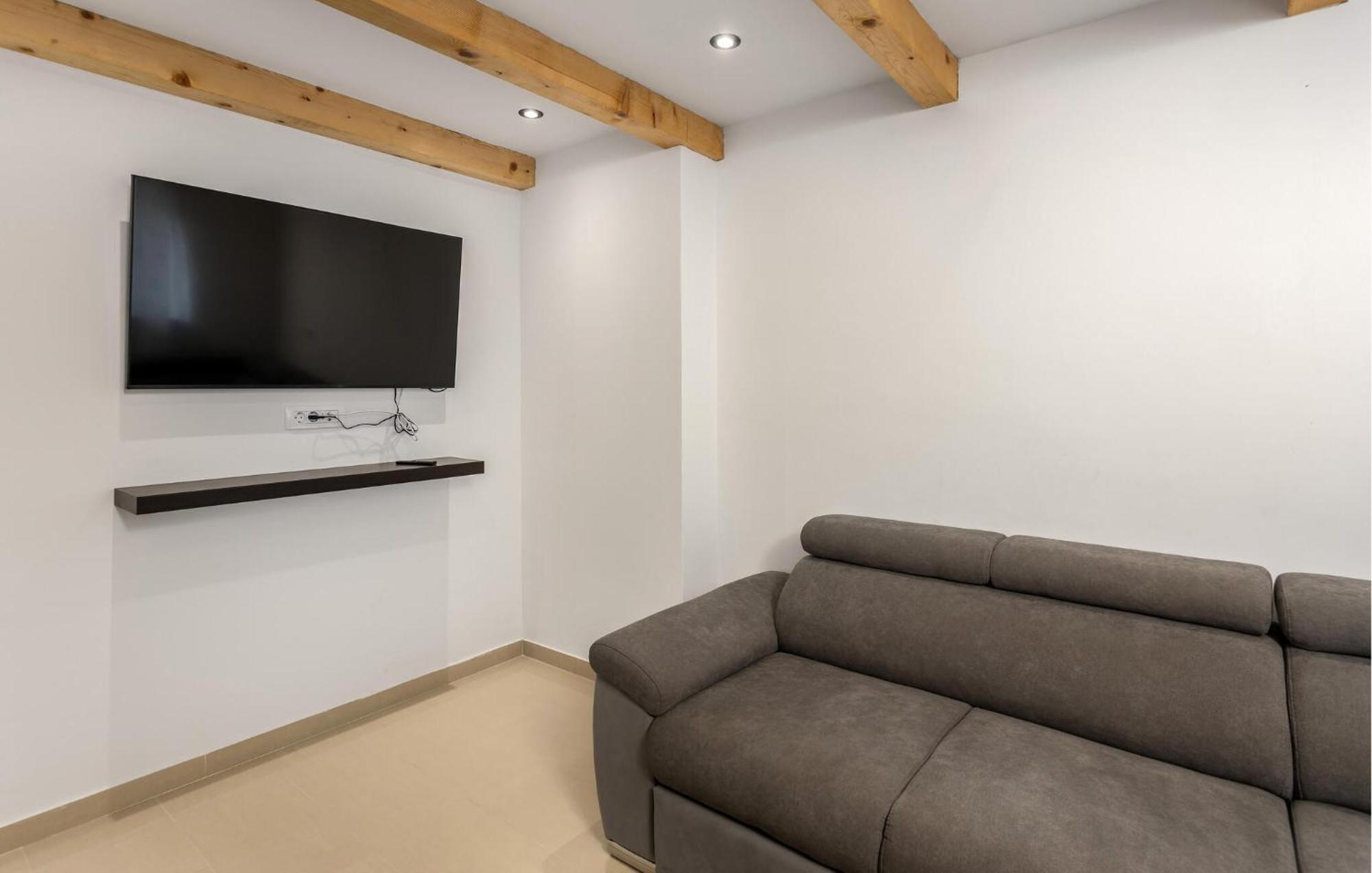 Gorgeous Apartment In Brsec With Kitchen Exteriör bild
