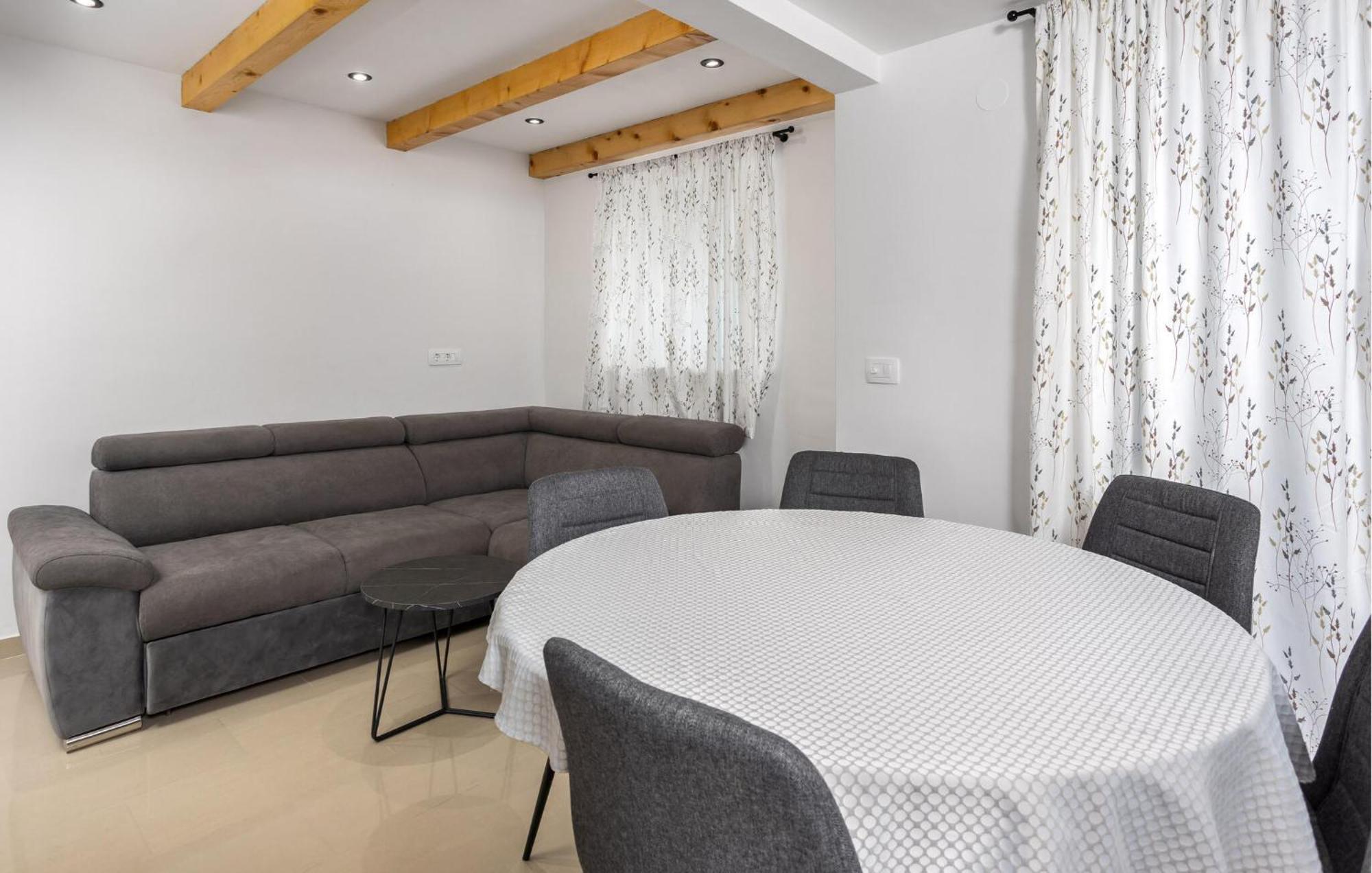 Gorgeous Apartment In Brsec With Kitchen Exteriör bild