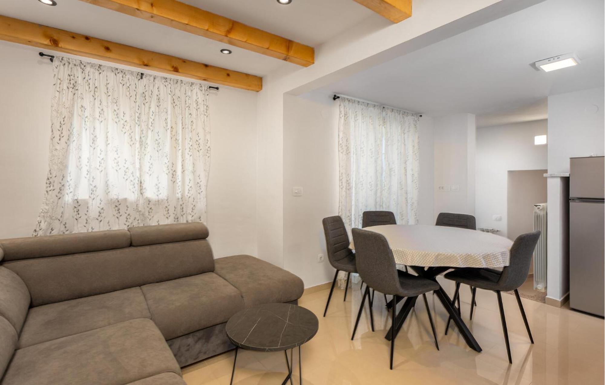 Gorgeous Apartment In Brsec With Kitchen Exteriör bild