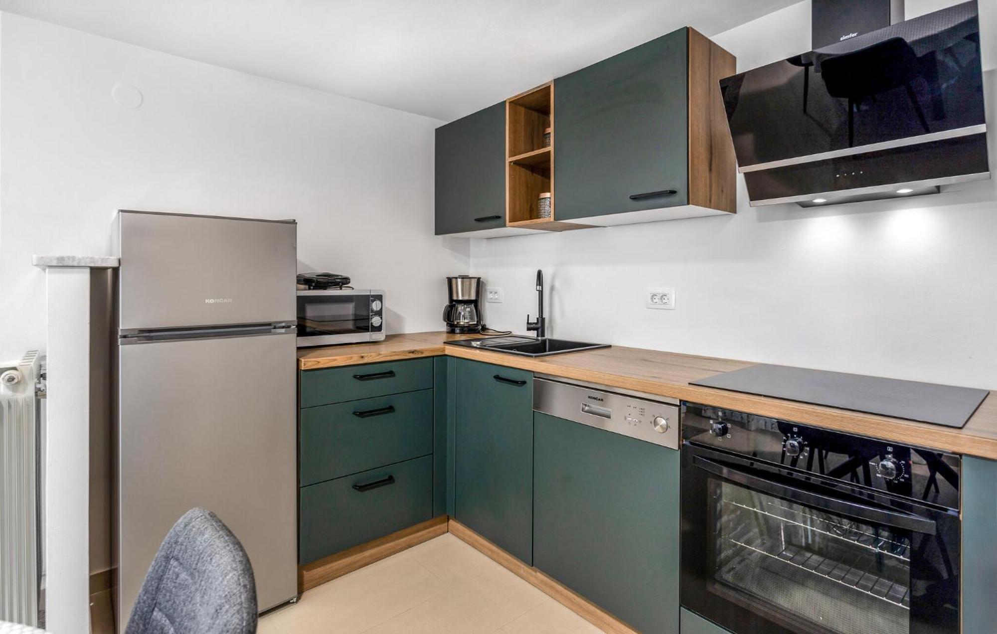 Gorgeous Apartment In Brsec With Kitchen Exteriör bild