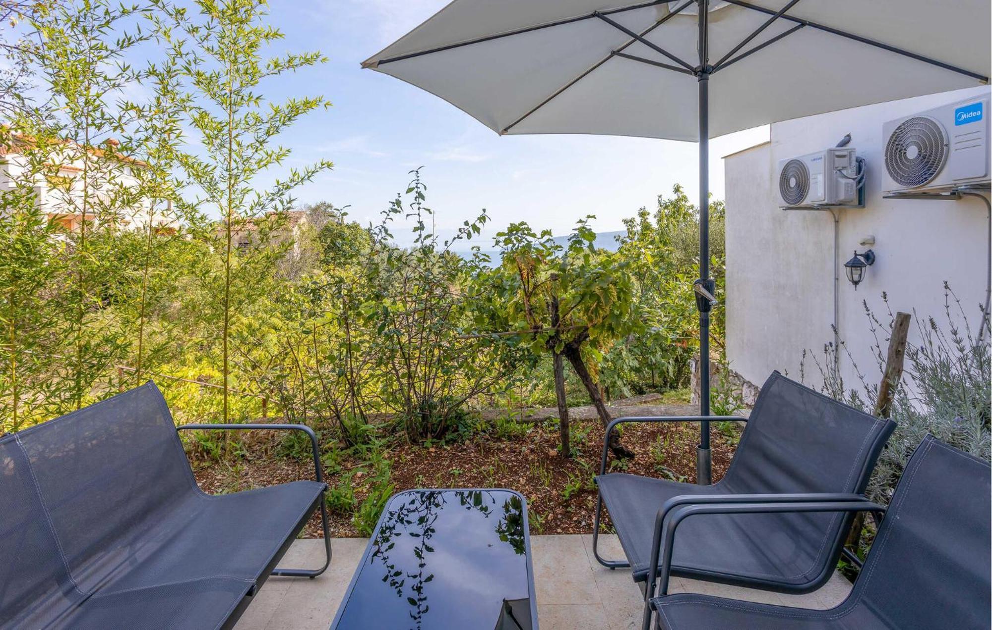 Gorgeous Apartment In Brsec With Kitchen Exteriör bild